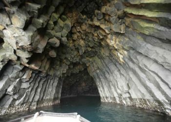 basalt cave entry 850x567 1