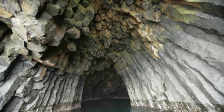Приключенски туризъм: активни почивки за активни хора 1 basalt cave entry 850x567 1