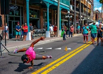 Хореография под открито небе. Стрийт денс стилове, тяхната история и как да ги научим. 12 Хореография под открито небе. Стрийт денс стилове, тяхната история и как да ги научим.